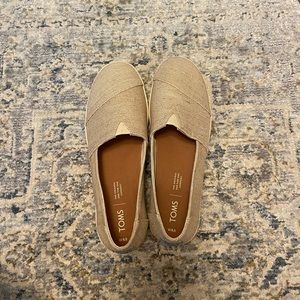 Toms